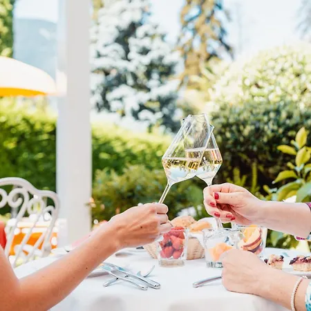 Sonnenburg Отель Мерано