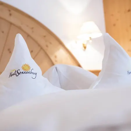 Sonnenburg Отель Мерано